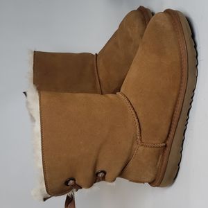 Ugg Bailey Bow lll Boots Tan  Woman's Size 6